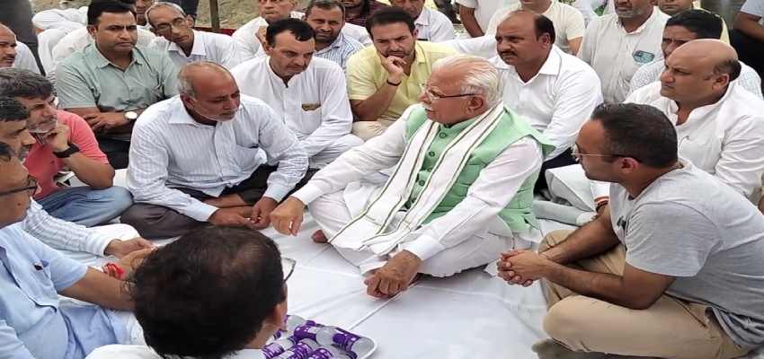Haryana News: सीएम मनोहर लाल ने शहीद मेजर आशीष के परिजनों को दी सांत्वना, कहा- नाम को अमर करने के लिए हरसंभव कार्य करेंगे