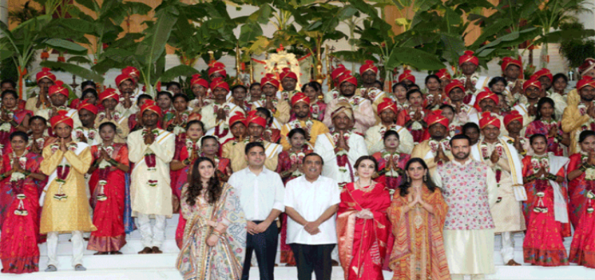 Anant-Radhika की शादी से पहले अंबानी परिवार ने कराया 50 जोड़ों का विवाह, गिफ्ट में दी सोने-चांदी की ज्वेलरी