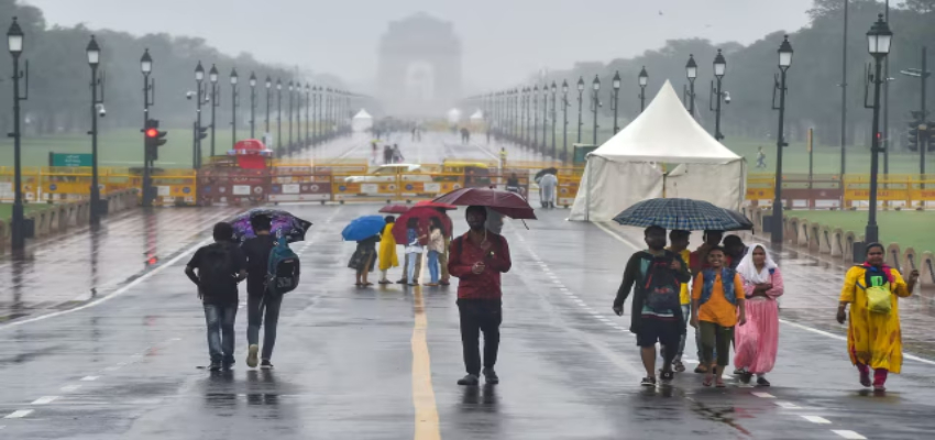 Delhi Rain: सुबह के समय दिल्ली-NCR वालों पर मौसम हुआ मेहरबान, सडकों पर भरा पानी; थम गई गाडियों की रफ्तार